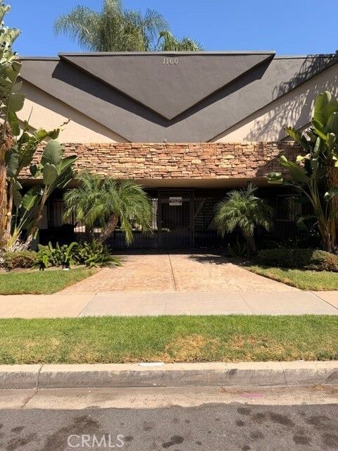 Property Photo:  1160 E Lexington Avenue 17  CA 92019 