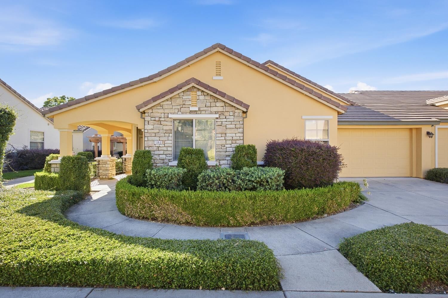 Property Photo: 1048 Cabris Lane CA 95747
