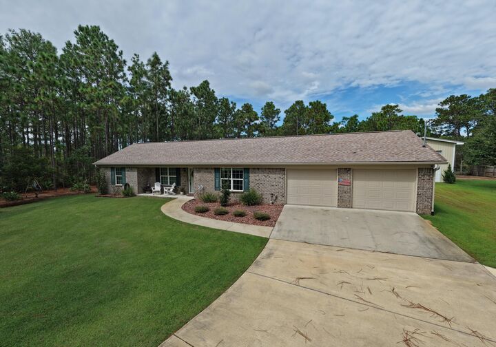 Property Photo: 8962 Deer Lane FL 32566
