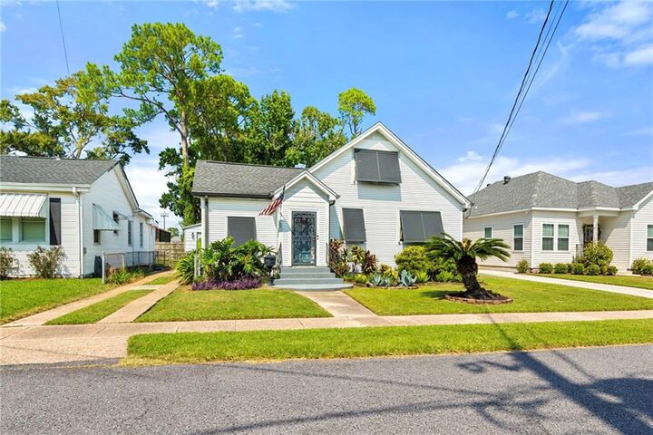Property Photo: 3763 Roman Street LA 70001