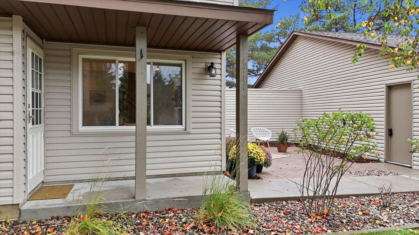 Property Photo:  4711 Lund Point  MN 55122 