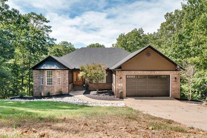 Property Photo: 56 Tewkesbury Circle Drive AR 72714