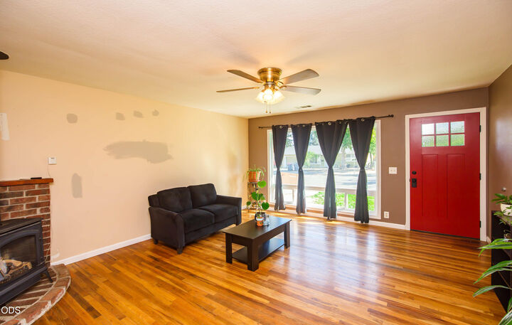 Property Photo: 716 Hamilton Street OR 97501