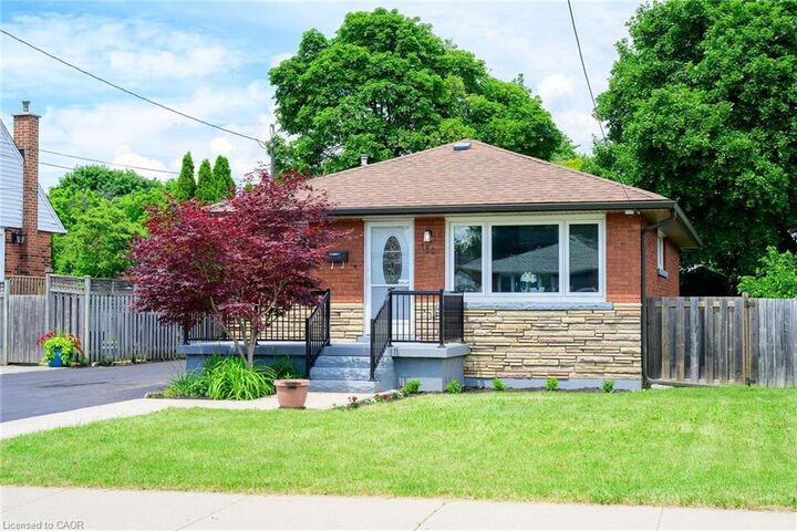 Property Photo:  150 Howard Avenue  ON L9A 2W8 