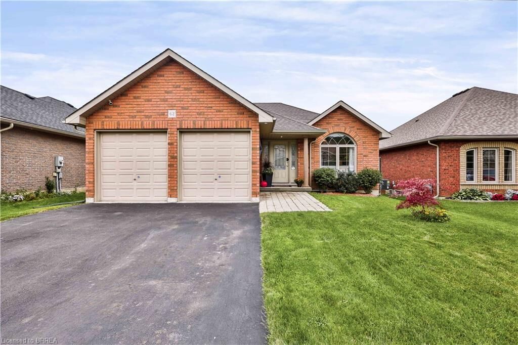 Property Photo:  62 Redbud Crescent  ON N3Y 0B8 
