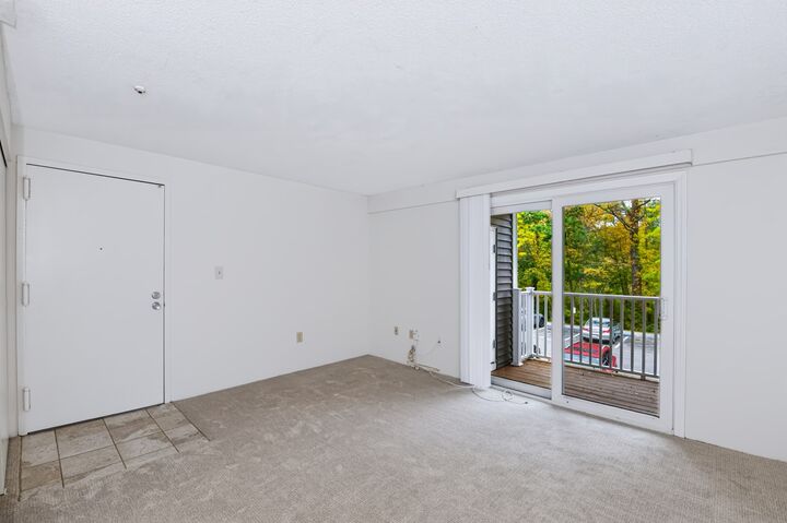 Property Photo:  50 Silver Hill Ln 5  MA 01760 