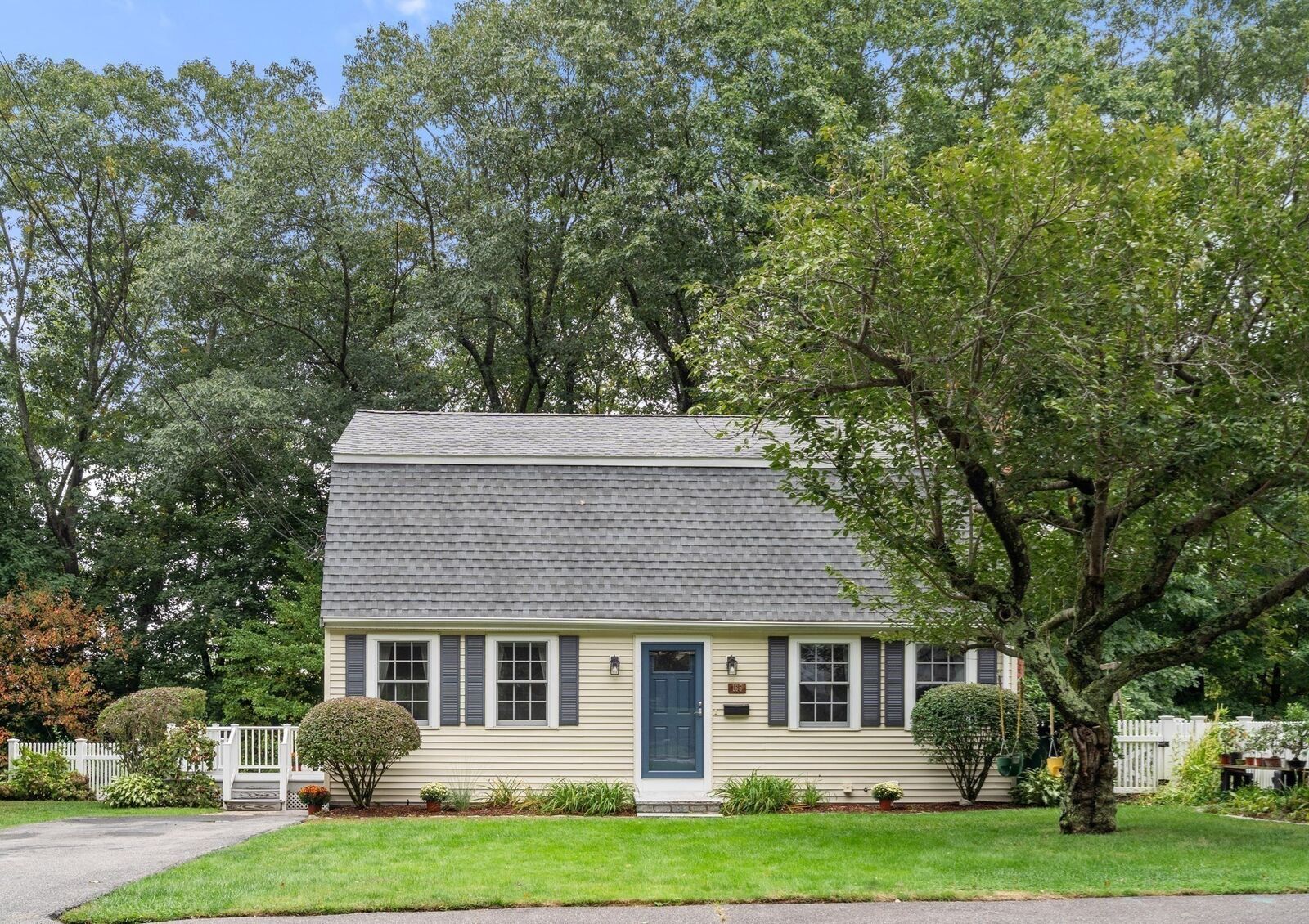 Property Photo:  165 Lockland Ave  MA 01701 