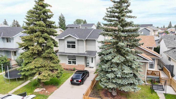 Property Photo:  136 Martindale Drive NE  AB T3J 3G5 