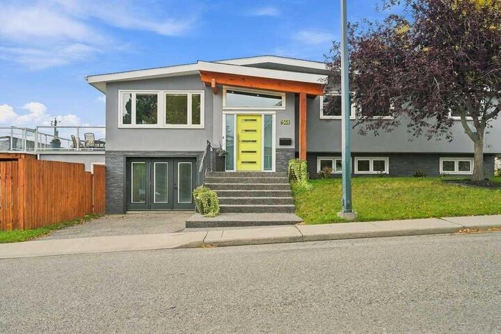 Property Photo:  6051 Dalgetty Drive NW  AB T3A 1J4 