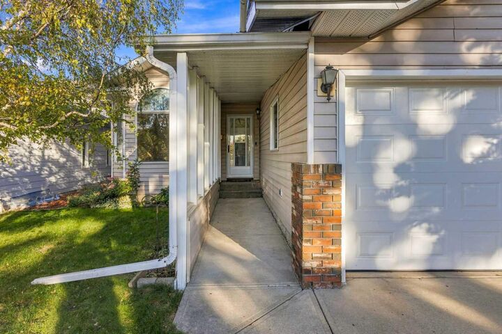 Property Photo:  60 Sundown Way SE  AB T2X 3B6 