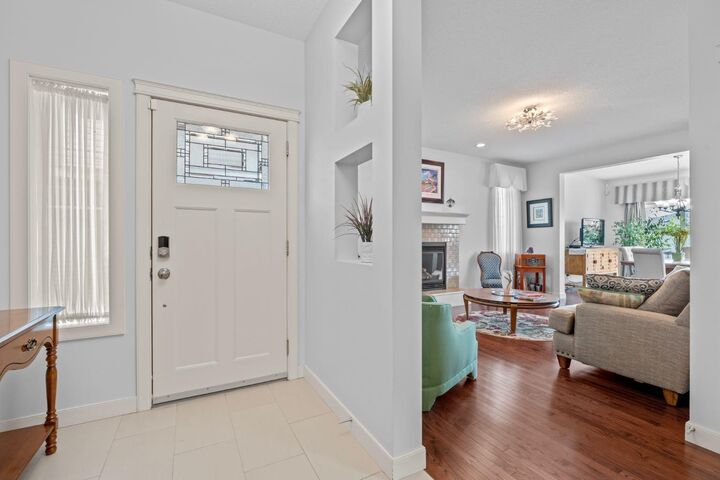 Property Photo:  28 Evansview Manor NW  AB T3P 0J7 