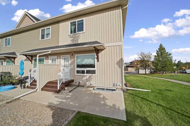 Property Photo:  101 Clover Way  AB T0M 0N0 