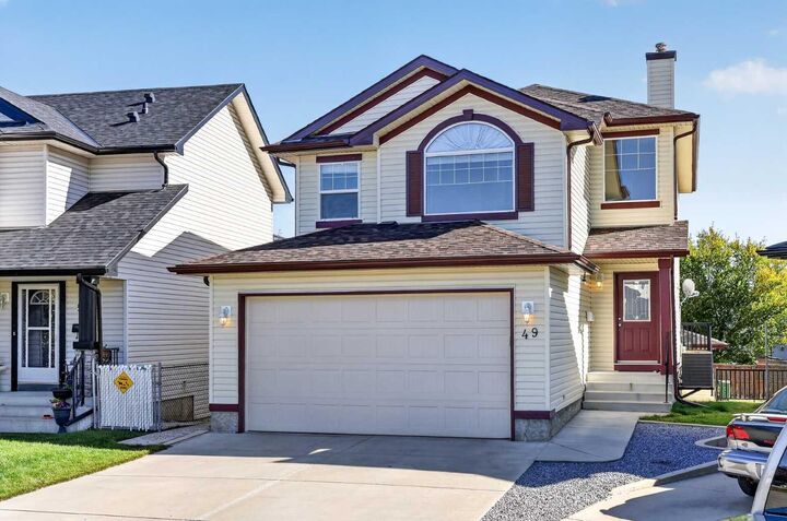 Property Photo:  49 Coville Bay NE  AB T3K 5V8 