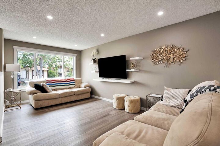 Property Photo:  115 Abingdon Crescent NE  AB T2A 6W8 