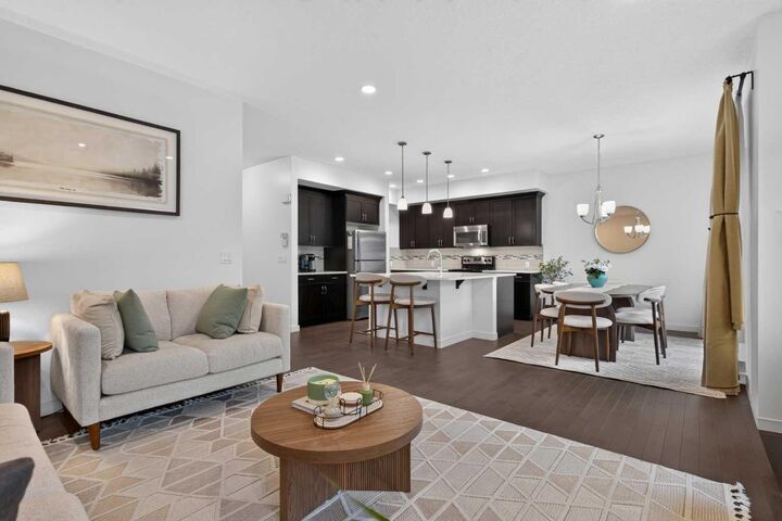 Property Photo:  684 Evanston Drive NW  AB T3P 0L3 