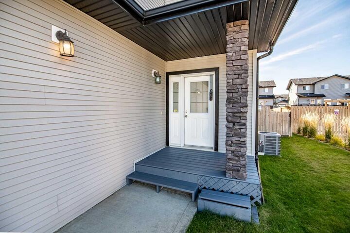 Property Photo:  21 Pinetree Close  AB T4M 0G4 