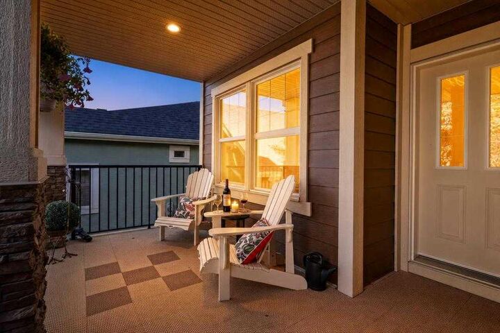 Property Photo:  12 Crestridge Rise SW  AB T3B 0M1 