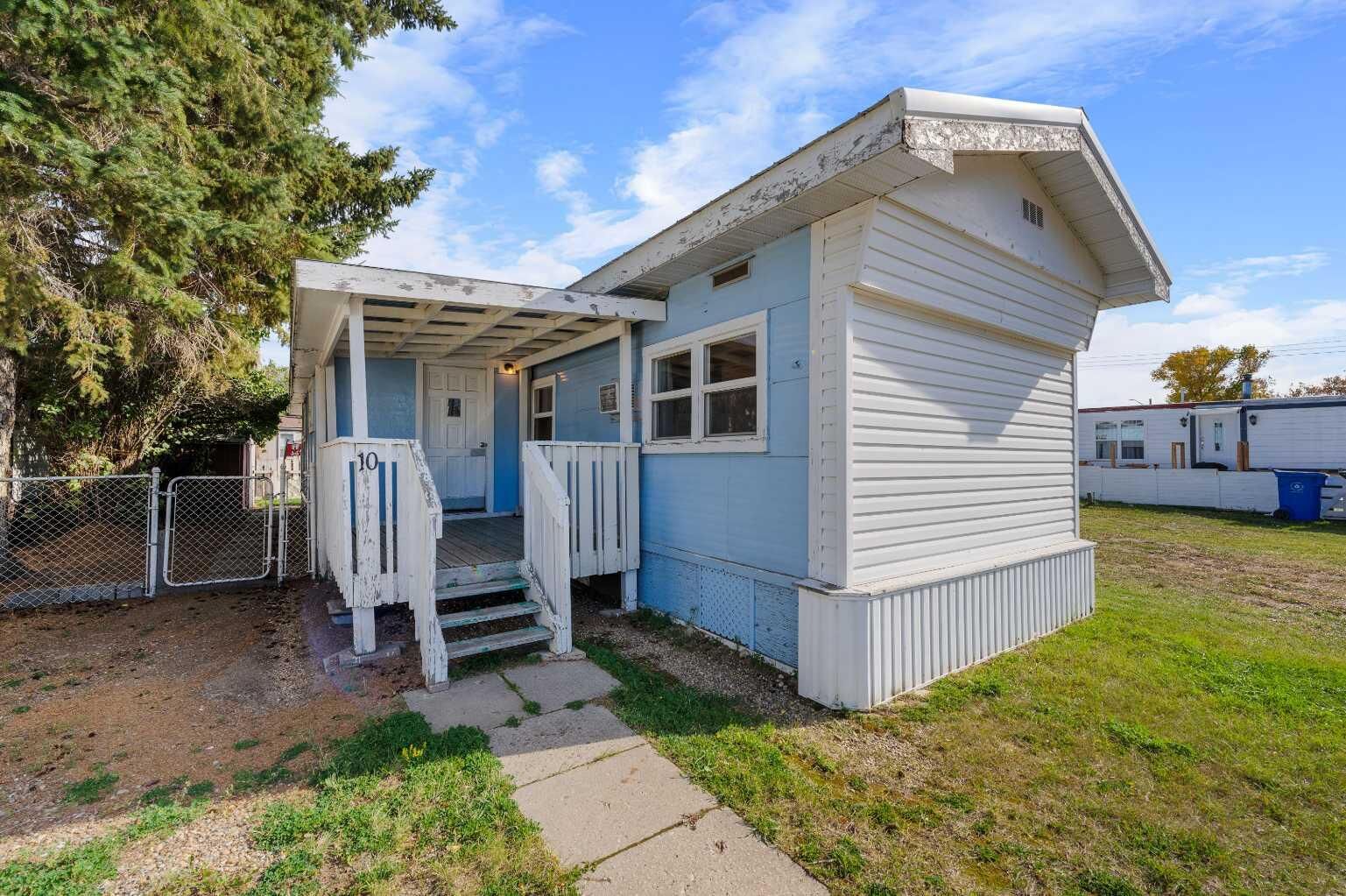 Property Photo:  831 2nd Avenue 10  AB T0J 0B0 