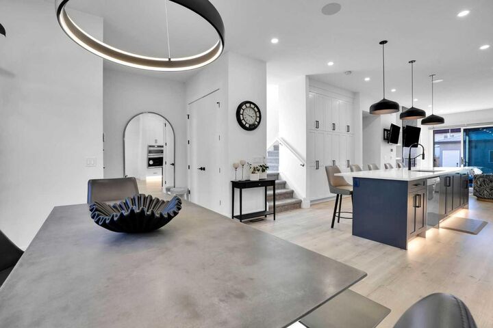 Property Photo:  1111 43 Street SW  AB T3C 2A1 
