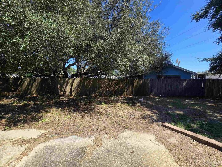 Property Photo: 1790 Abercrombie Rd FL 32563