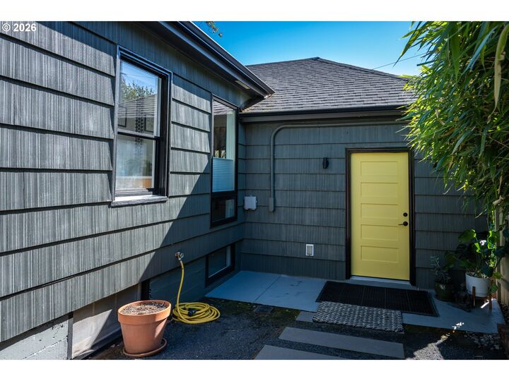 Property Photo:  3590 SW Patton Rd  OR 97221 