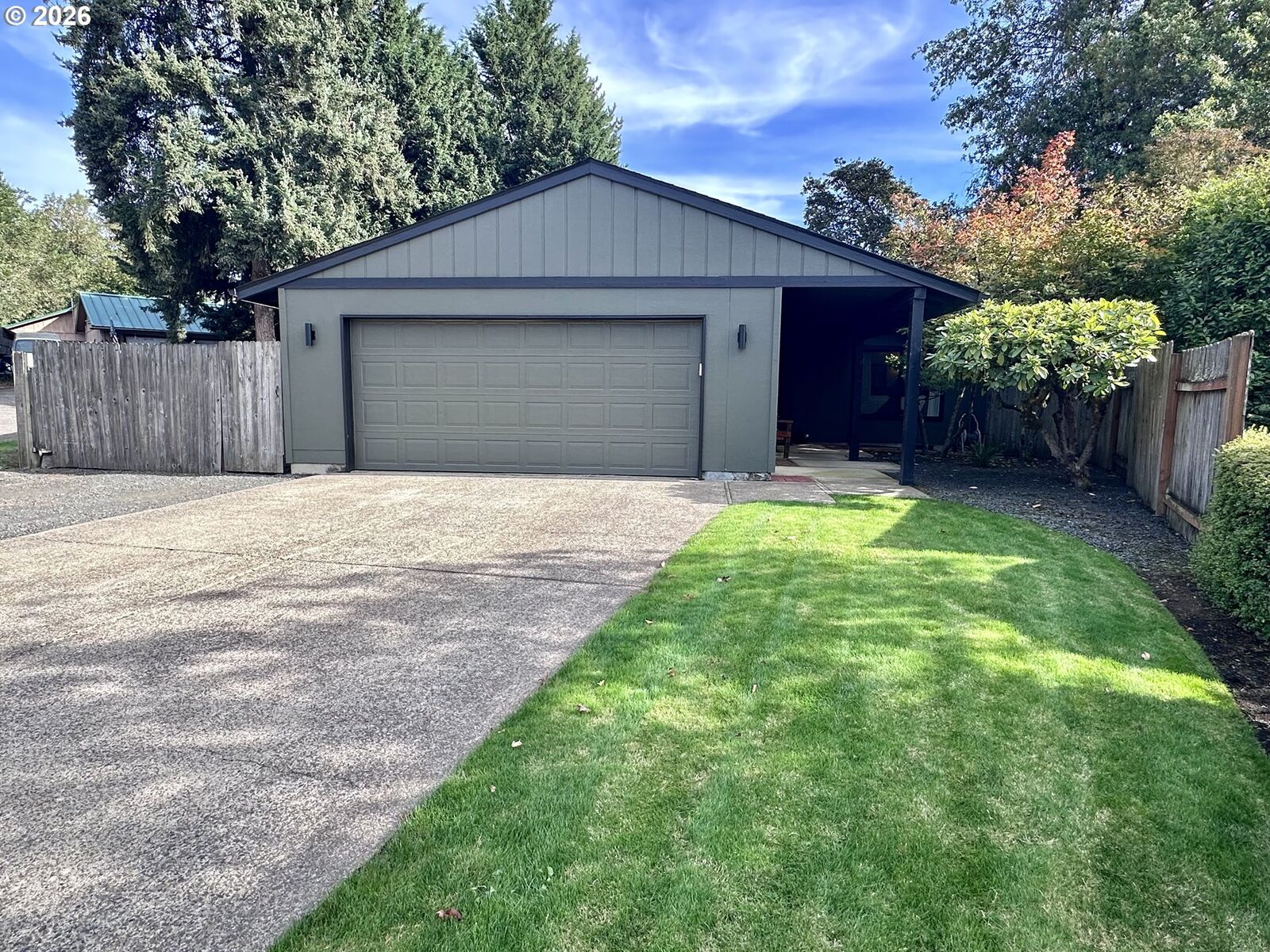 Property Photo:  2233 Ironwood St  OR 97401 