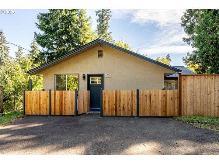 Property Photo:  3437 Storey Blvd  OR 97405 