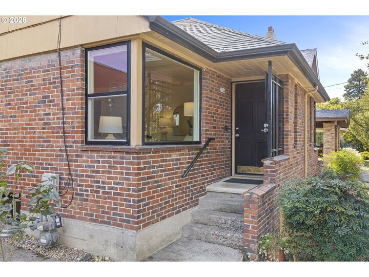 Property Photo: 1524 SE 24th Ave OR 97214