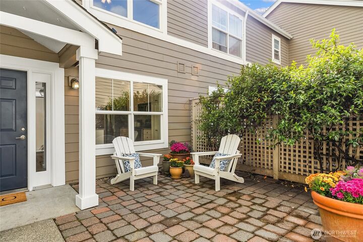 Property Photo: 1230 Weaver Road NW C-5 WA 98110