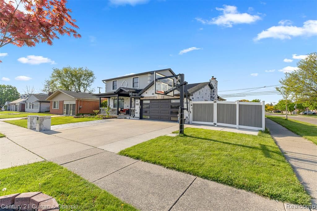 Property Photo: 27006 Kingswood Drive MI 48127