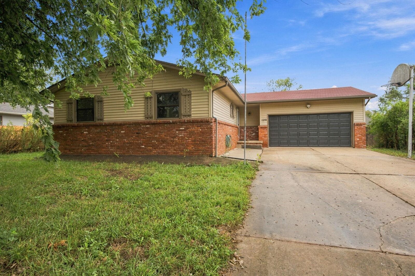 Property Photo:  1201 N Morris St  KS 67133-9331 