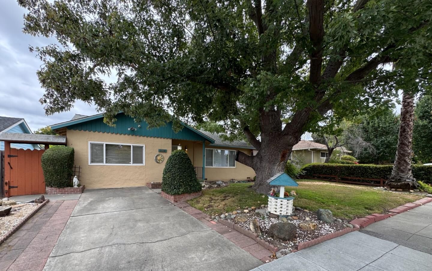 Property Photo:  894 Hazelnut Court  CA 94087 