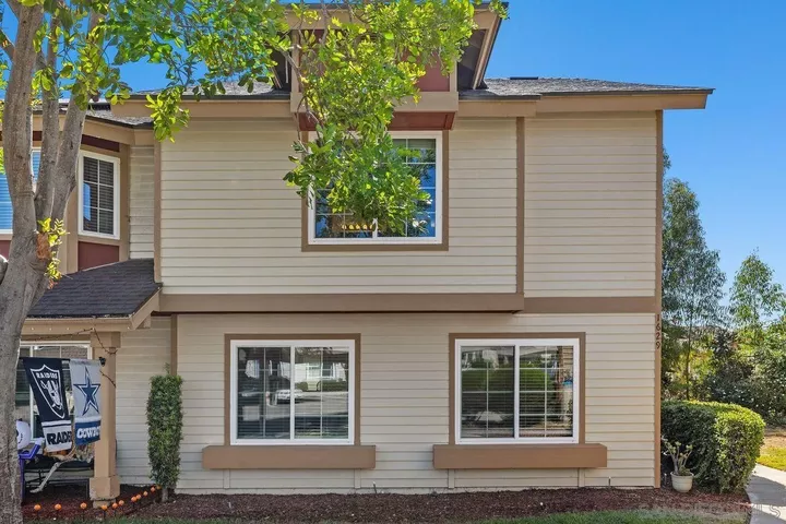 Property Photo: 1629 Manzana Way CA 92139