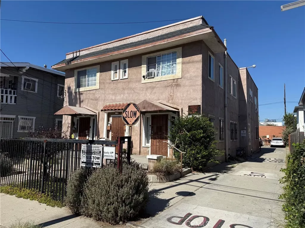 Property Photo:  201 E 31st  CA 90011 