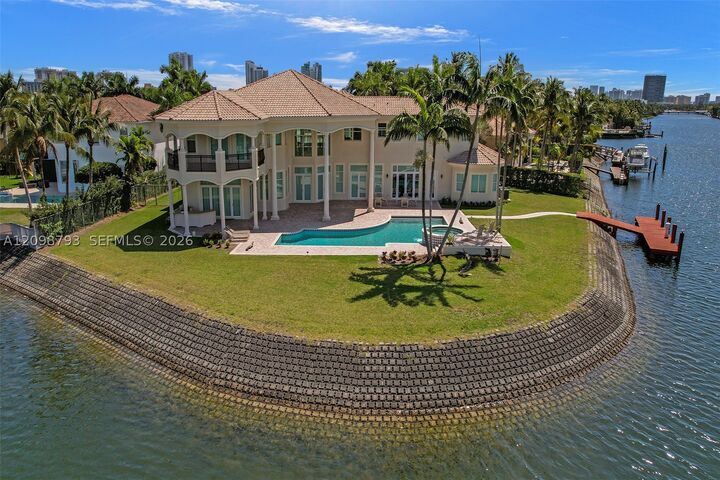 Property Photo:  1130 Harbor Ct  FL 33019 