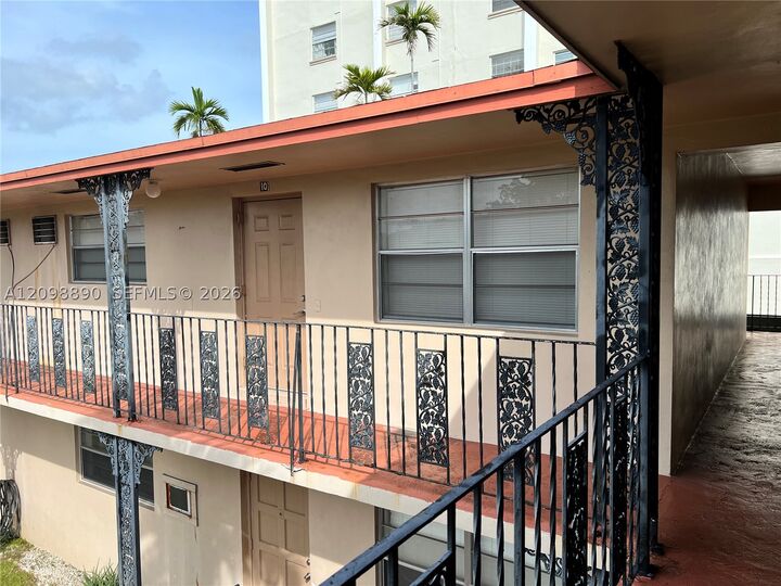 Property Photo: 5300 Hollywood Blvd 10 FL 33021