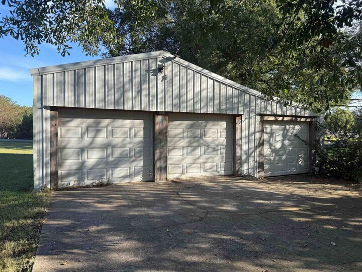 Property Photo: 4219 Eva Rd AL 35621