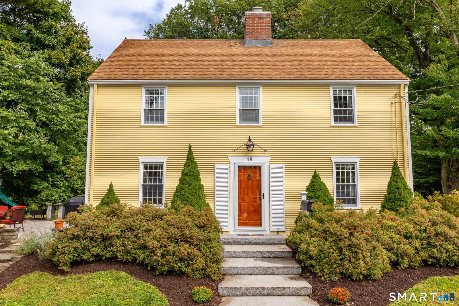 Property Photo:  19 Westway  CT 06109 