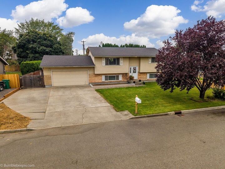 Property Photo:  116 S Greenacres Rd  WA 99016 