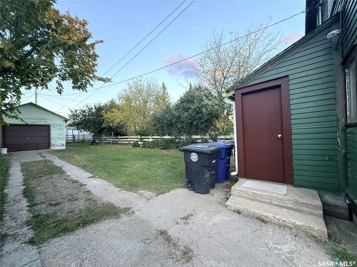 Property Photo:  131 2nd Avenue W  SK S0K 0M0 