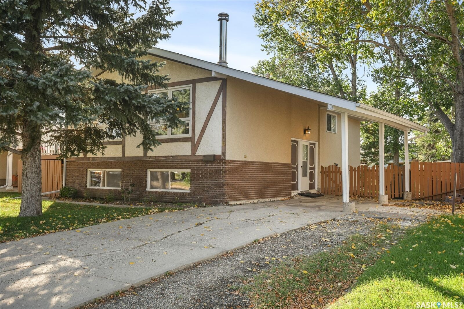 Property Photo:  6418 7th Avenue N  SK S4T 7H1 