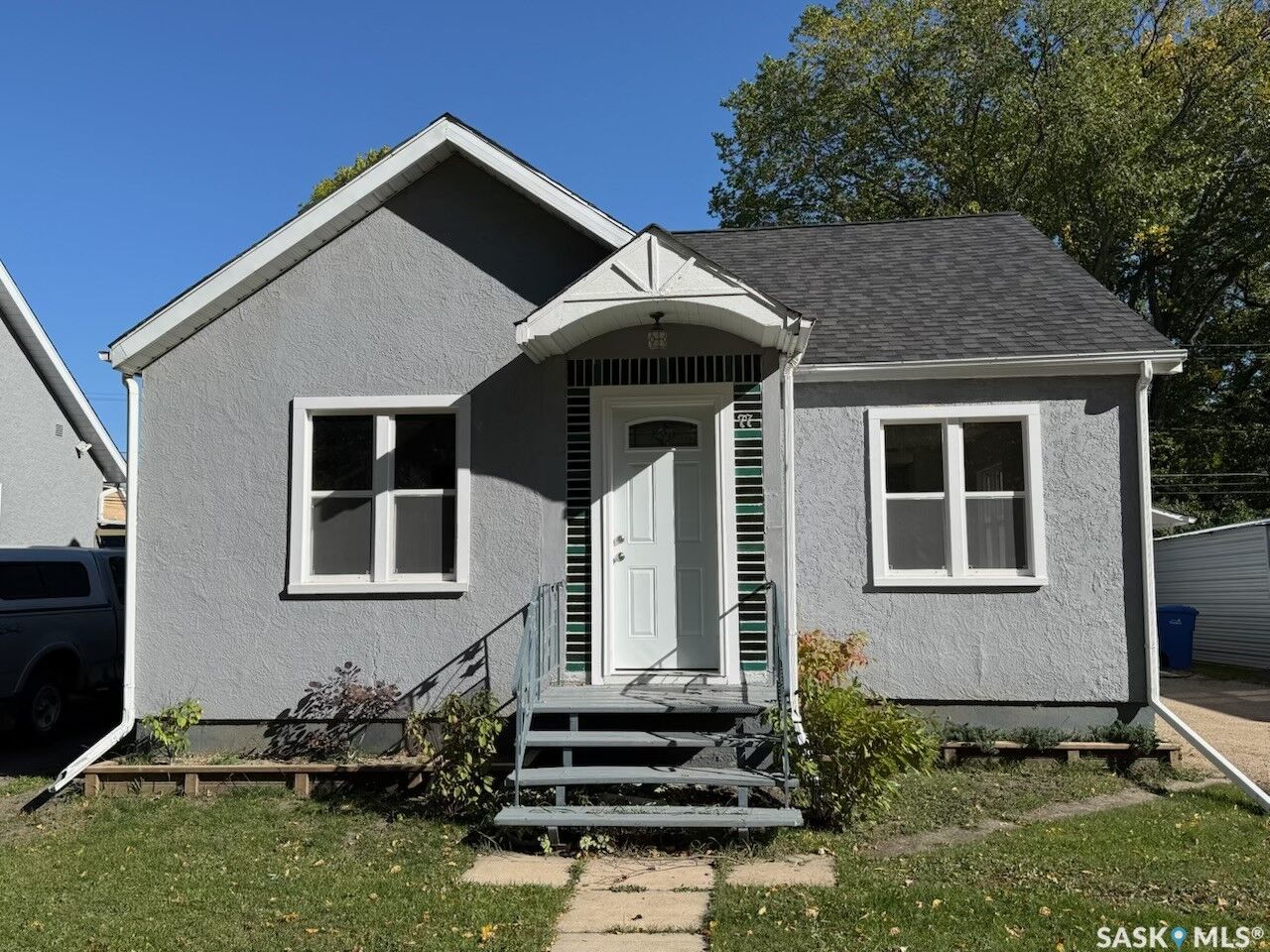 Property Photo:  77 Fourth Avenue N  SK S3N 1A4 
