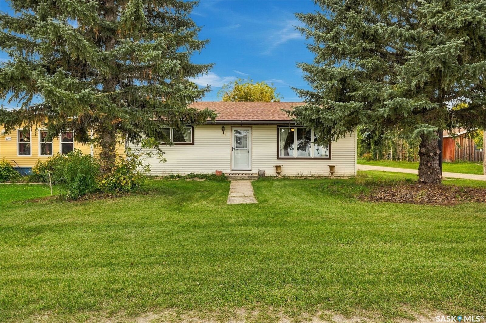Property Photo: 116 Bates Street SK S0G 1J0