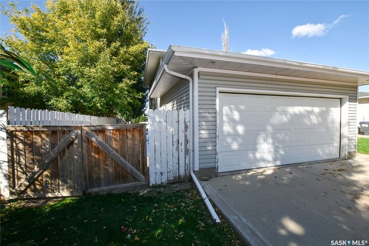 Property Photo:  306 O'Regan Crescent  SK S7L 6T2 