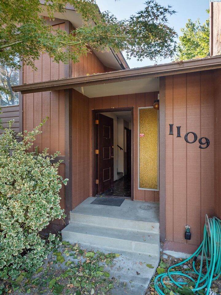 Property Photo:  1109 Catskill St  WA 99354 
