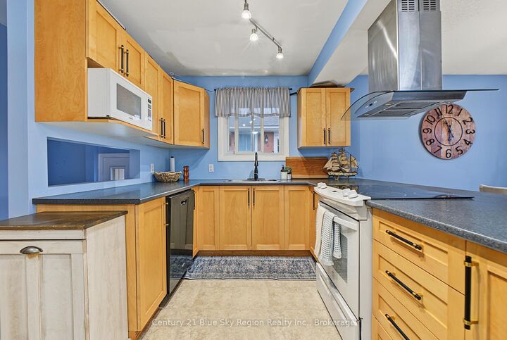 Property Photo: 267 Barber Avenue ON P1A 3G3