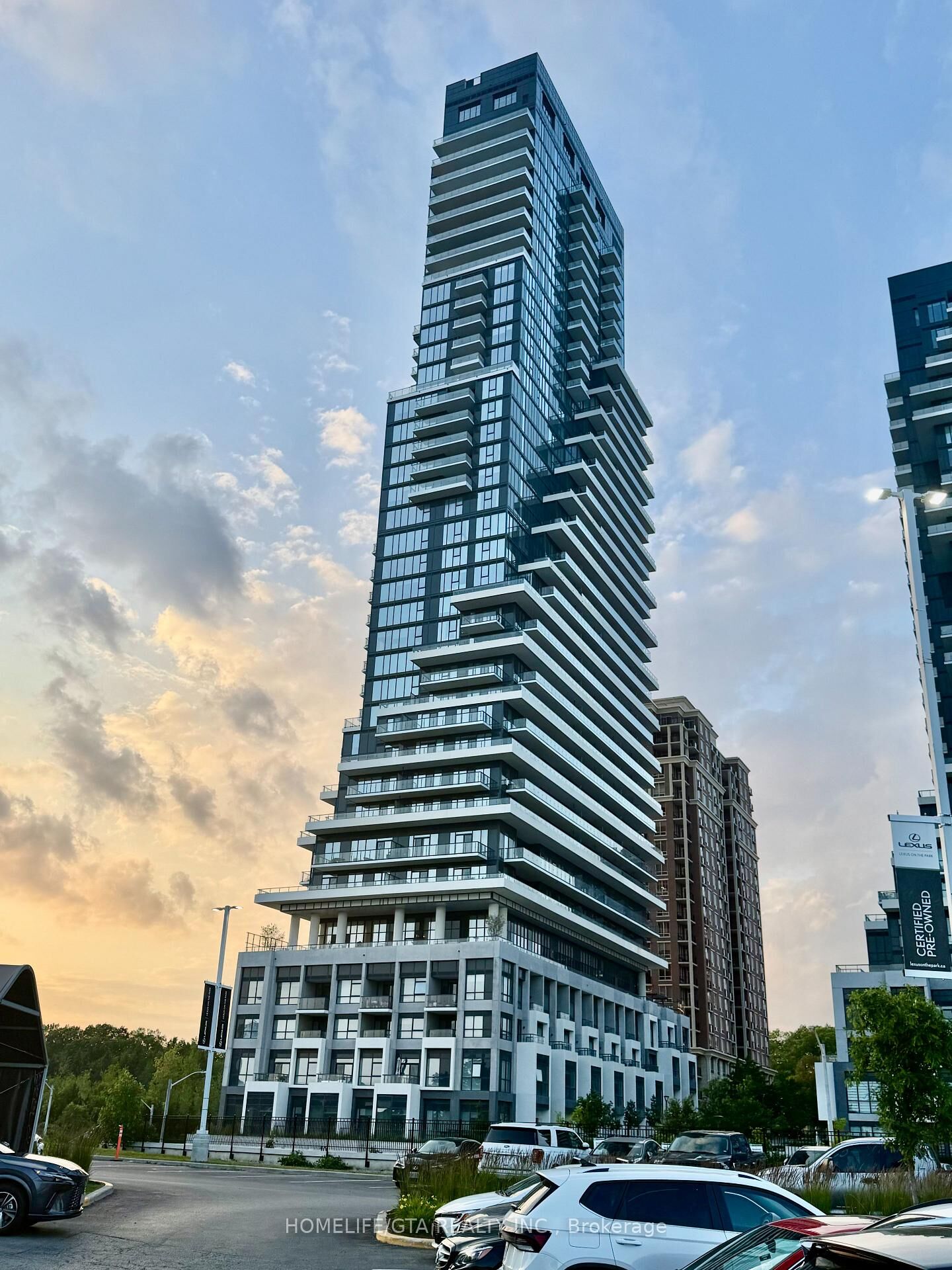 Property Photo: 10 Inn On The Park Drive 605 ON M3C 0P9