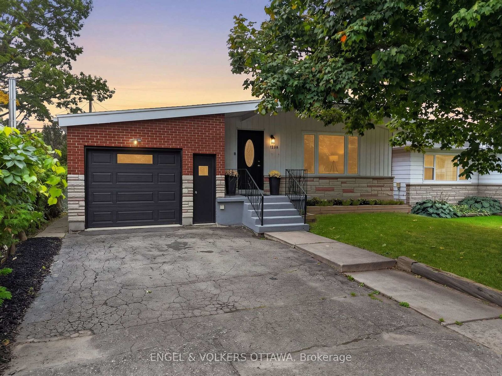 Property Photo:  1238 St. Paul Avenue  ON K1V 6V9 