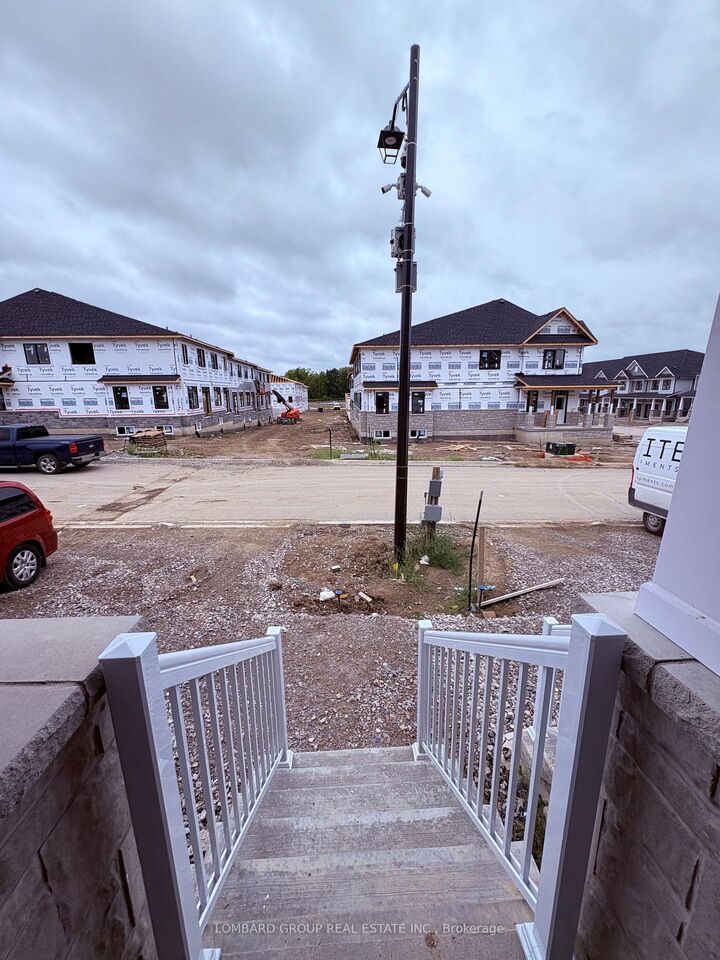 Property Photo:  8 Elite Crescent  ON N3W 0L1 