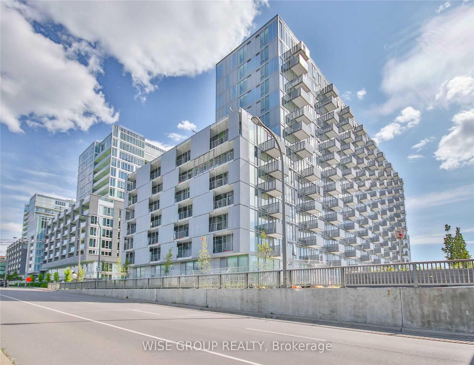 Property Photo:  38 Monte Kwinter Court 1005  ON M3H 0E2 
